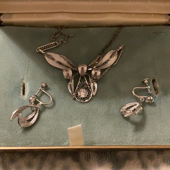 Van Dell 12KT Gold Filled necklace and earrings - Picture 10 of 11